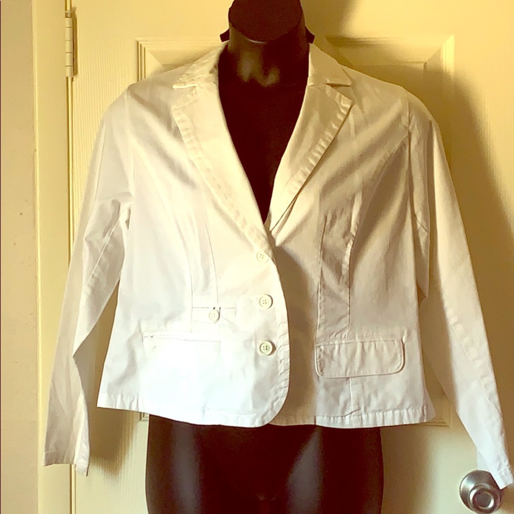 LB White blazer jacket